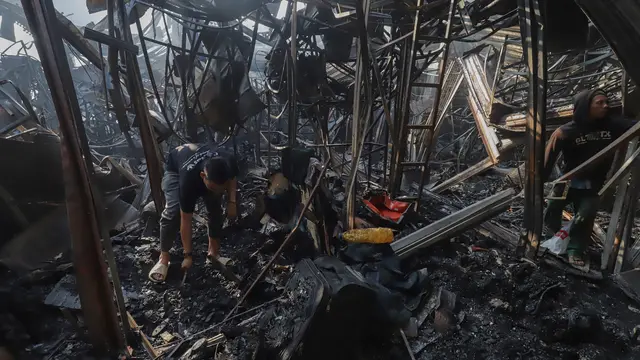 Puslabfor Telusuri Penyebab Kebakaran Pasar Taman Puring, Amankan Sisa Arang dan Kabel Terbakar