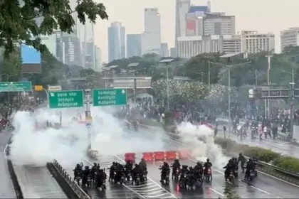 5 Fakta Terkait Demo 28 Agustus 2025 di Gedung DPR Berakhir Ricuh