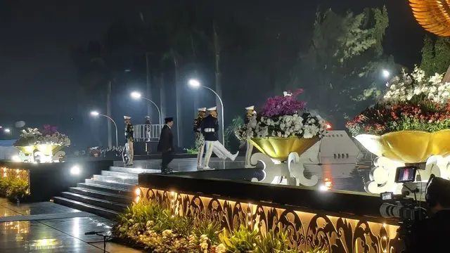 Tengah Malam, Prabowo Pimpin Renungan Suci di TMP Kalibata