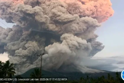 Erupsi Gunung Lewotobi Laki-Laki, Enam Penerbangan di NTT Batal