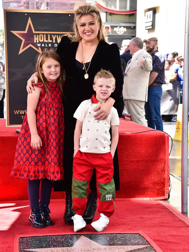 Kelly Clarkson Tetap Protektif pada Brandon Blackstock Meski Jalani Perceraian Rumit