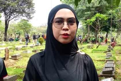 Ria Ricis Turut Berduka, Datangi Makam Driver Ojol yang Tewas Dilindas Mobil Brimob