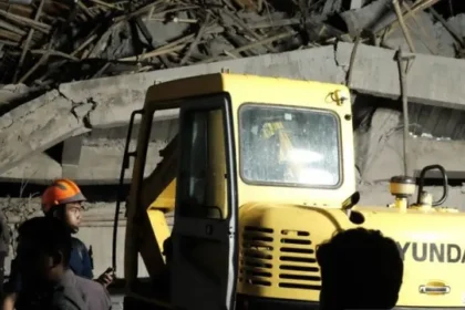 Salam Mujib mengungkapkan bahwa ambruknya bangunan diduga akibat penopang pengecoran yang tidak kuat menahan beban.